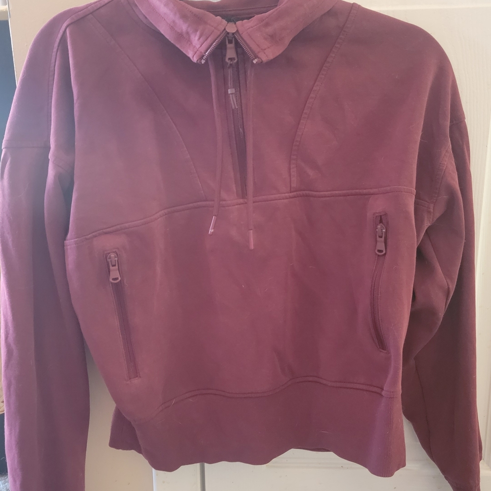Old Navy Active Dynamic Fleece in Deep Red